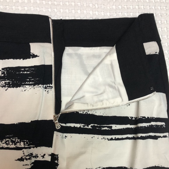 ANN TAYLOR - Size 6 - Contemporary Black & White Lined Skirt - Picture 8 of 10